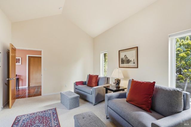 2045 Muniz Ranch Rd, Jenner, CA 95450