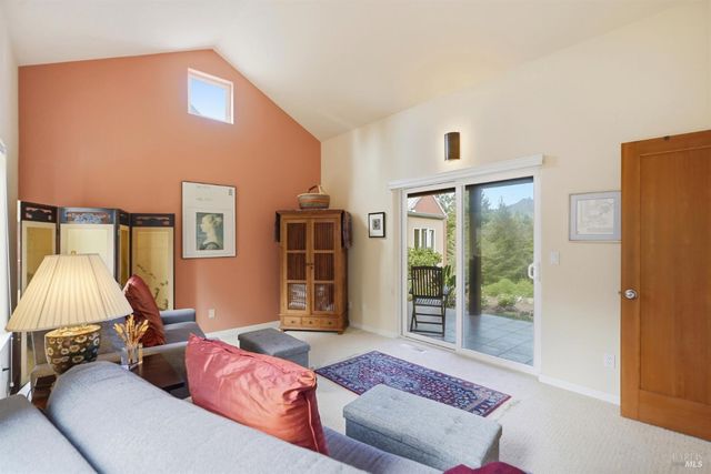 2045 Muniz Ranch Rd, Jenner, CA 95450