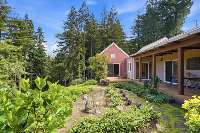 2045 Muniz Ranch Rd, Jenner, CA 95450