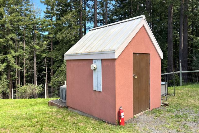 2045 Muniz Ranch Rd, Jenner, CA 95450