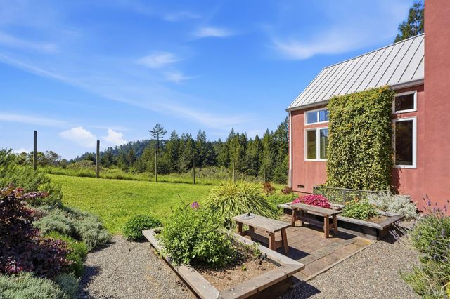 2045 Muniz Ranch Rd, Jenner, CA 95450