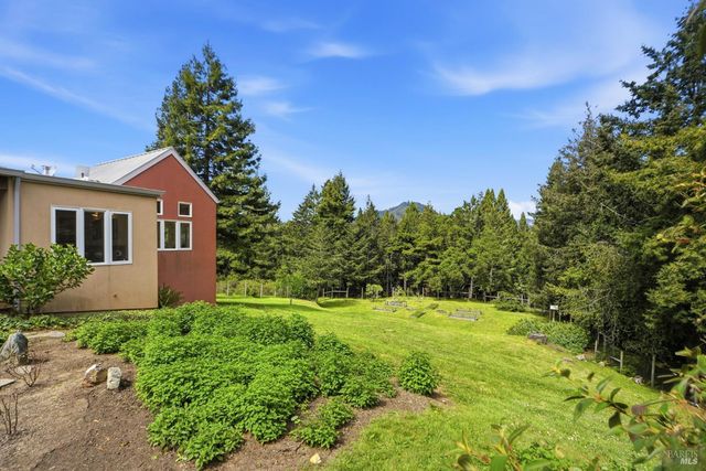 2045 Muniz Ranch Rd, Jenner, CA 95450