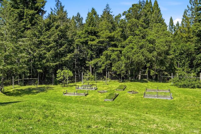 2045 Muniz Ranch Rd, Jenner, CA 95450