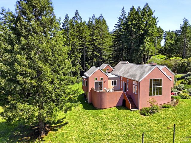 2045 Muniz Ranch Rd, Jenner, CA 95450