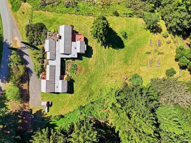 2045 Muniz Ranch Rd, Jenner, CA 95450