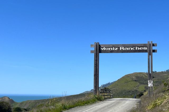 2045 Muniz Ranch Rd, Jenner, CA 95450
