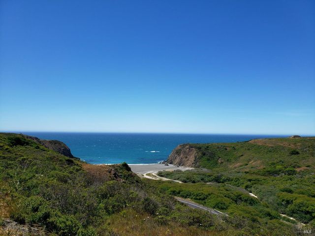 2045 Muniz Ranch Rd, Jenner, CA 95450