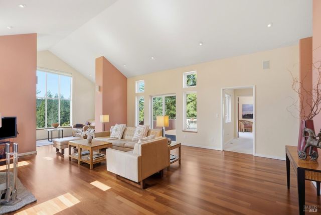 2045 Muniz Ranch Rd, Jenner, CA 95450