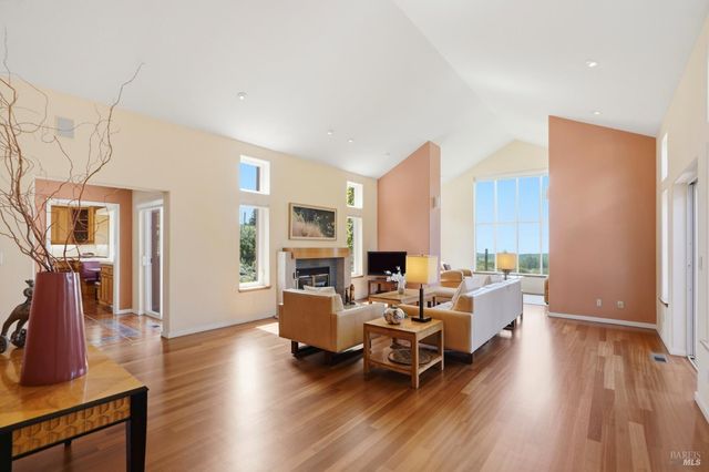 2045 Muniz Ranch Rd, Jenner, CA 95450