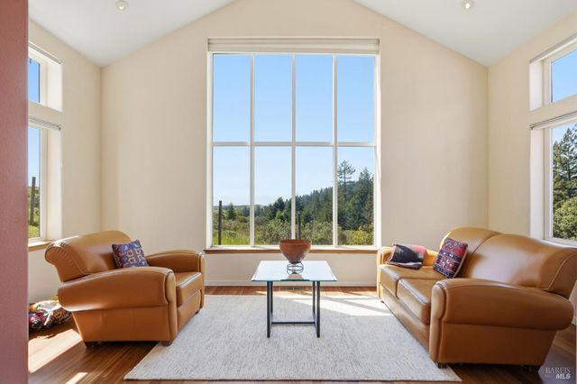 2045 Muniz Ranch Rd, Jenner, CA 95450