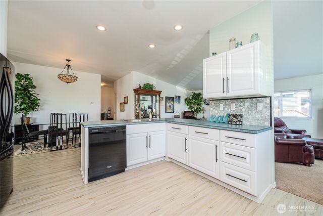 525 Duck Lake Drive NE, Ocean Shores, WA 98569