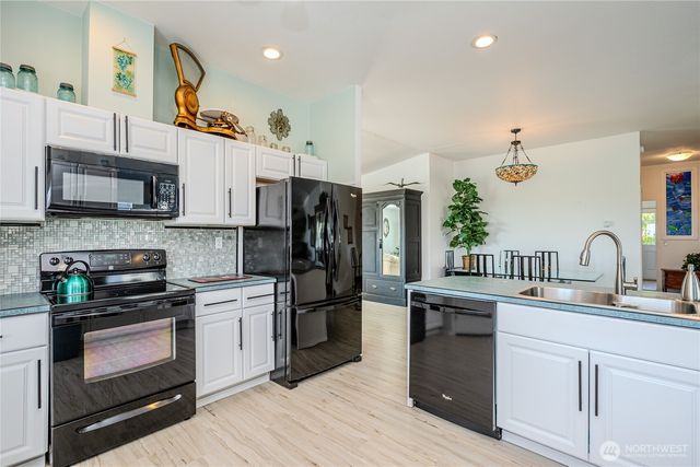 525 Duck Lake Drive NE, Ocean Shores, WA 98569