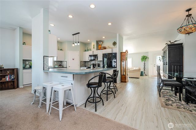 525 Duck Lake Drive NE, Ocean Shores, WA 98569