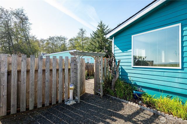 525 Duck Lake Drive NE, Ocean Shores, WA 98569