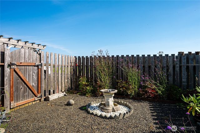 525 Duck Lake Drive NE, Ocean Shores, WA 98569