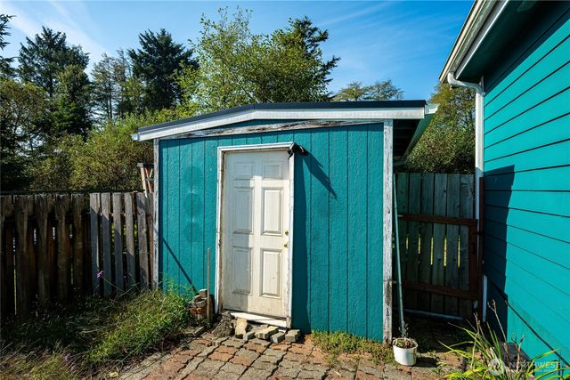 525 Duck Lake Drive NE, Ocean Shores, WA 98569