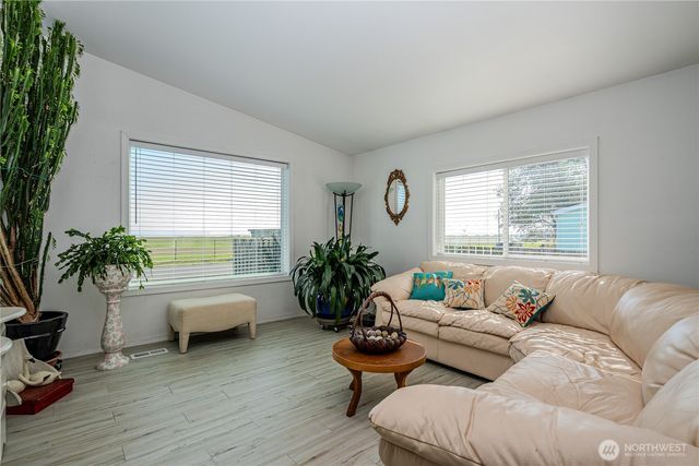 525 Duck Lake Drive NE, Ocean Shores, WA 98569