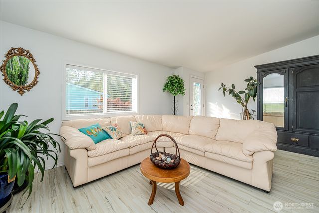 525 Duck Lake Drive NE, Ocean Shores, WA 98569