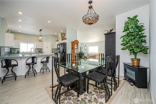 525 Duck Lake Drive NE, Ocean Shores, WA 98569