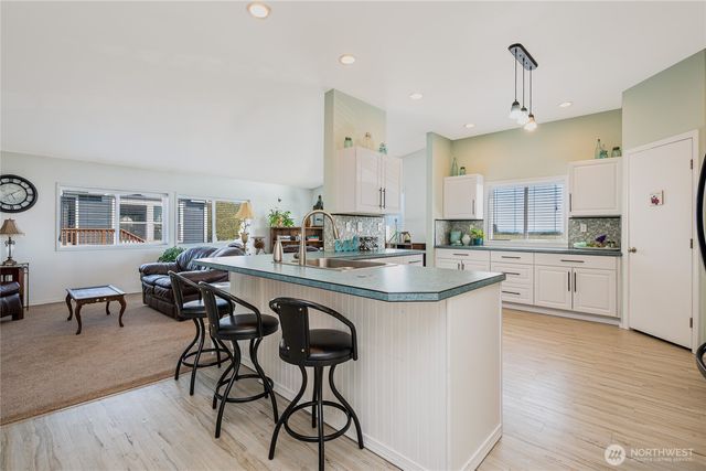 525 Duck Lake Drive NE, Ocean Shores, WA 98569