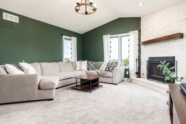 7672 Hawks Ridge, Machesney Park, IL 61115