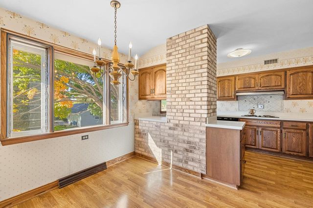 12555 Laurel LANE, Elm Grove, WI 53122