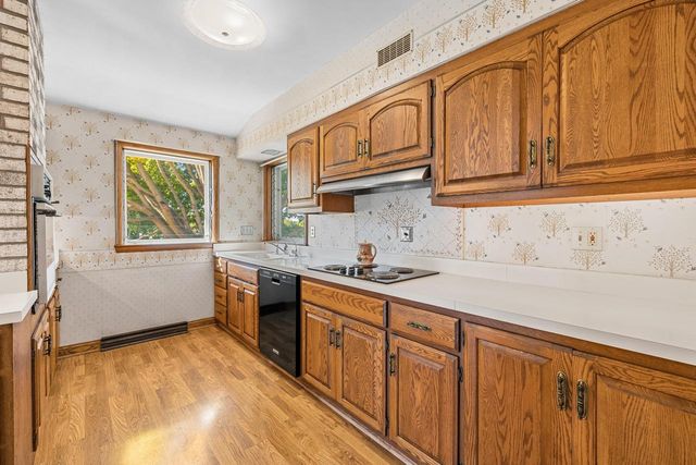 12555 Laurel LANE, Elm Grove, WI 53122