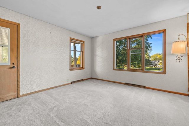 12555 Laurel LANE, Elm Grove, WI 53122