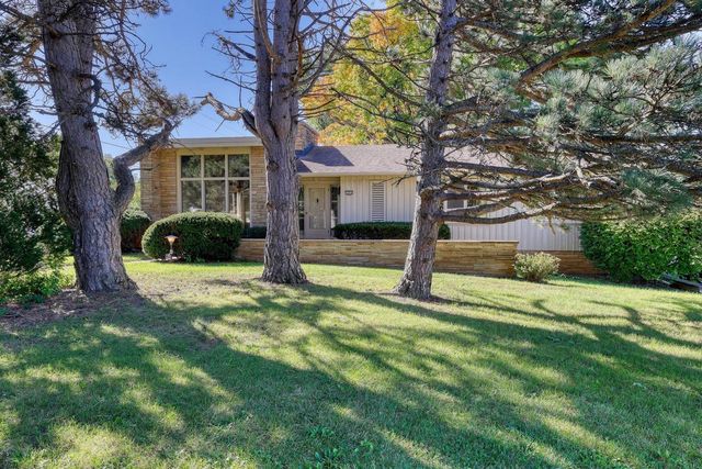 12555 Laurel LANE, Elm Grove, WI 53122
