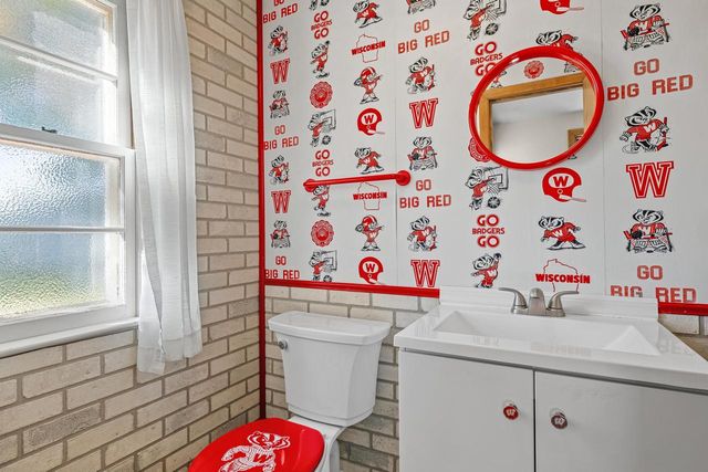 12555 Laurel LANE, Elm Grove, WI 53122