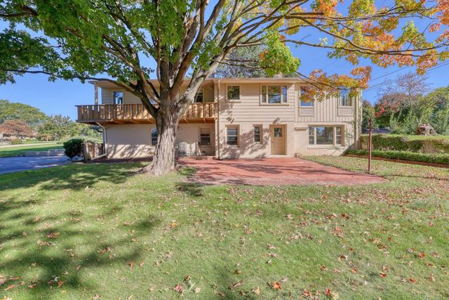 12555 Laurel LANE, Elm Grove, WI 53122