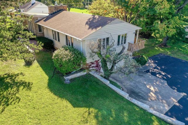 12555 Laurel LANE, Elm Grove, WI 53122