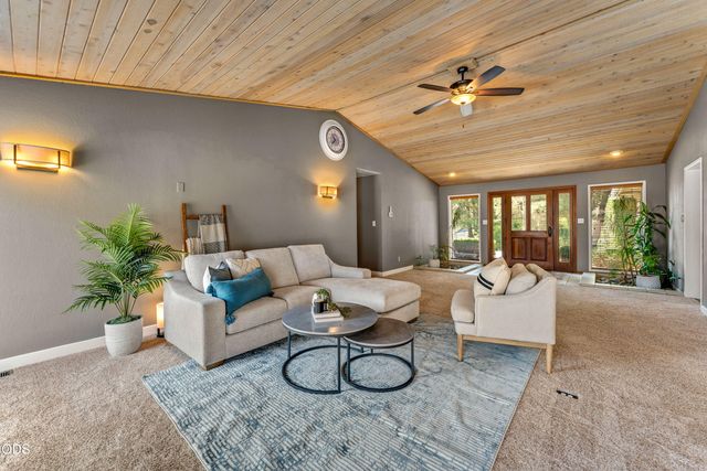 1615 NW Olmar Drive, Grants Pass, OR 97526