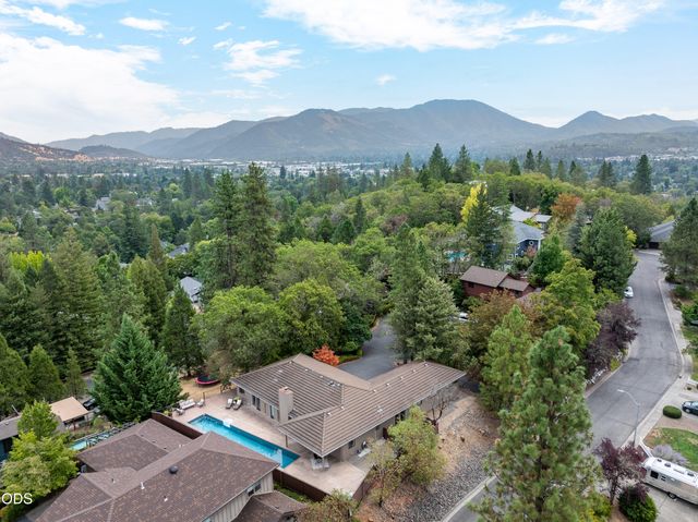 1615 NW Olmar Drive, Grants Pass, OR 97526