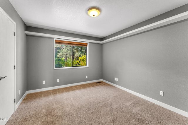 1615 NW Olmar Drive, Grants Pass, OR 97526