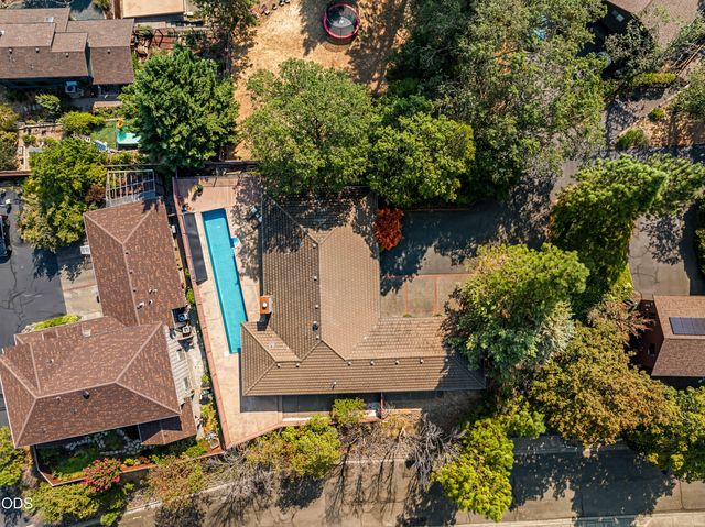 1615 NW Olmar Drive, Grants Pass, OR 97526