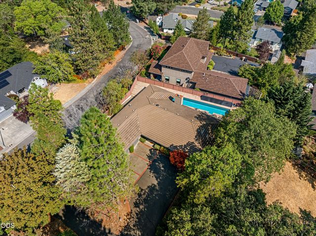 1615 NW Olmar Drive, Grants Pass, OR 97526
