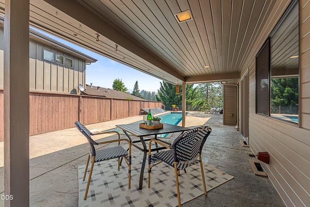 1615 NW Olmar Drive, Grants Pass, OR 97526