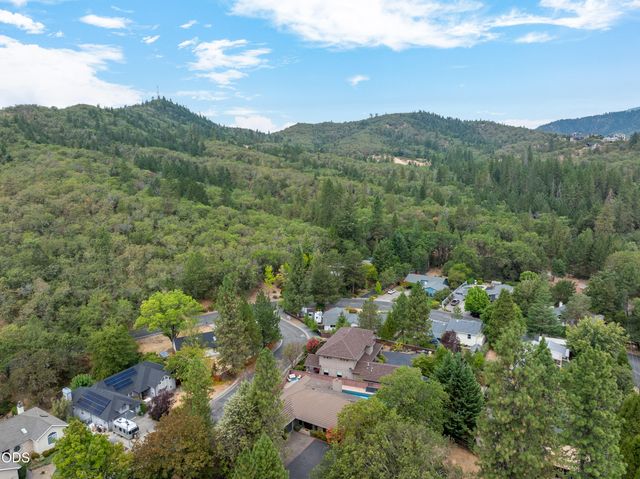 1615 NW Olmar Drive, Grants Pass, OR 97526
