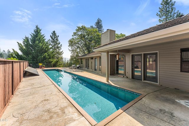 1615 NW Olmar Drive, Grants Pass, OR 97526
