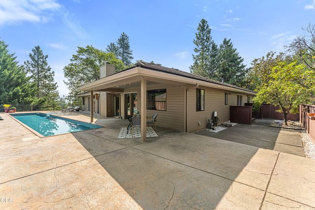 1615 NW Olmar Drive, Grants Pass, OR 97526