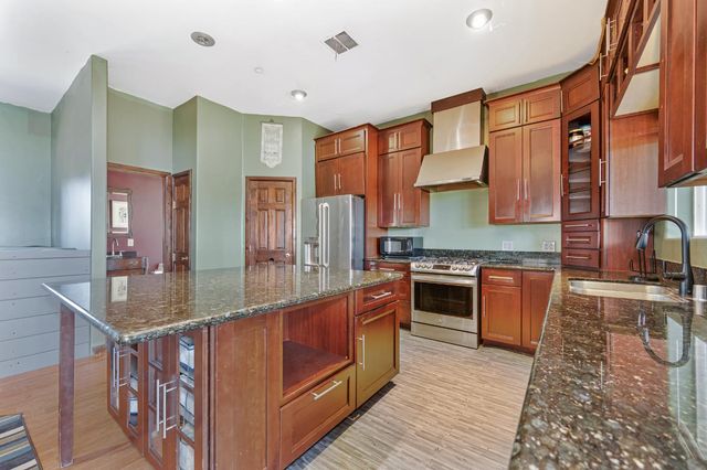 2181 Garden Hwy, Sacramento, CA 95833