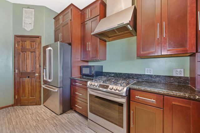 2181 Garden Hwy, Sacramento, CA 95833