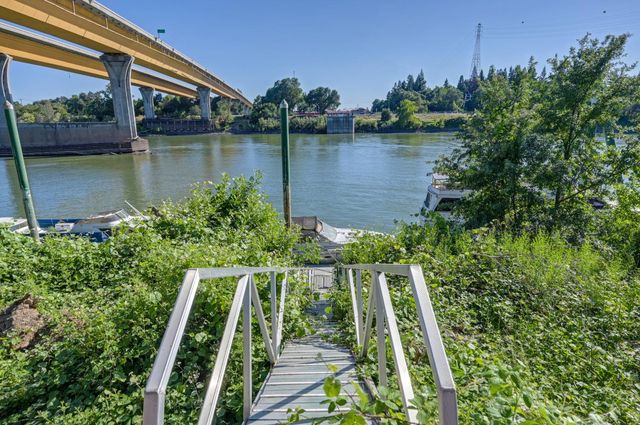 2181 Garden Hwy, Sacramento, CA 95833