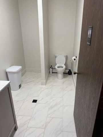 7350 York Avenue S 203, Edina, MN 55435