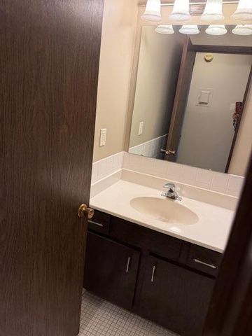 7350 York Avenue S 203, Edina, MN 55435