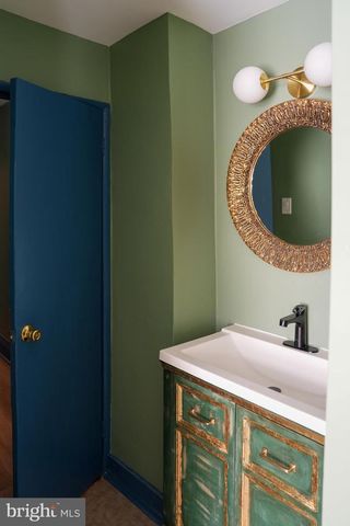 2213 E THOMPSON ST, Philadelphia, PA 19125