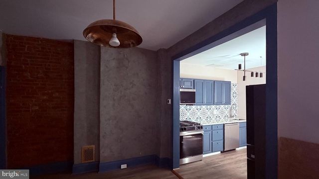 2213 E THOMPSON ST, Philadelphia, PA 19125