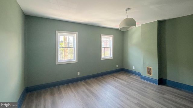 2213 E THOMPSON ST, Philadelphia, PA 19125