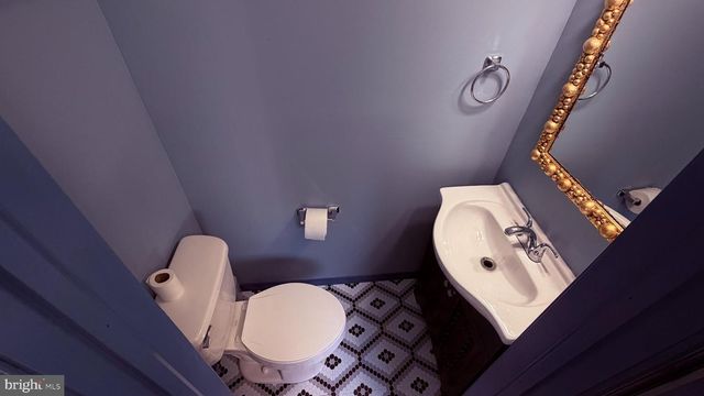 2213 E THOMPSON ST, Philadelphia, PA 19125